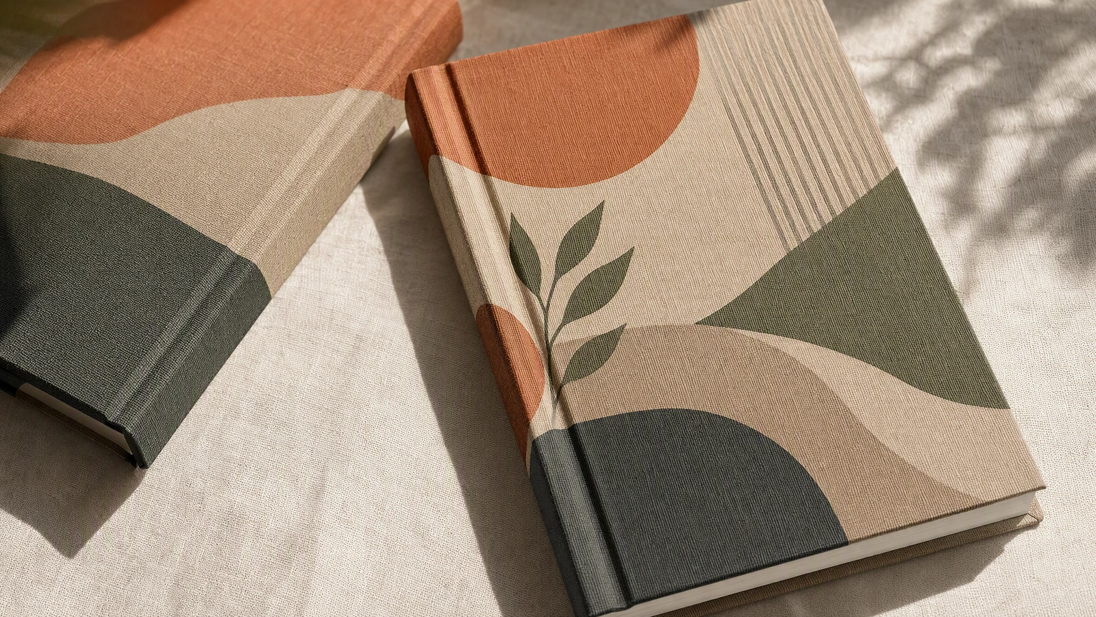 Cuadernos con cubierta de tela estampada Cuadernos ilustrativos de tapa dura con estampado sobre una superficie textil clara