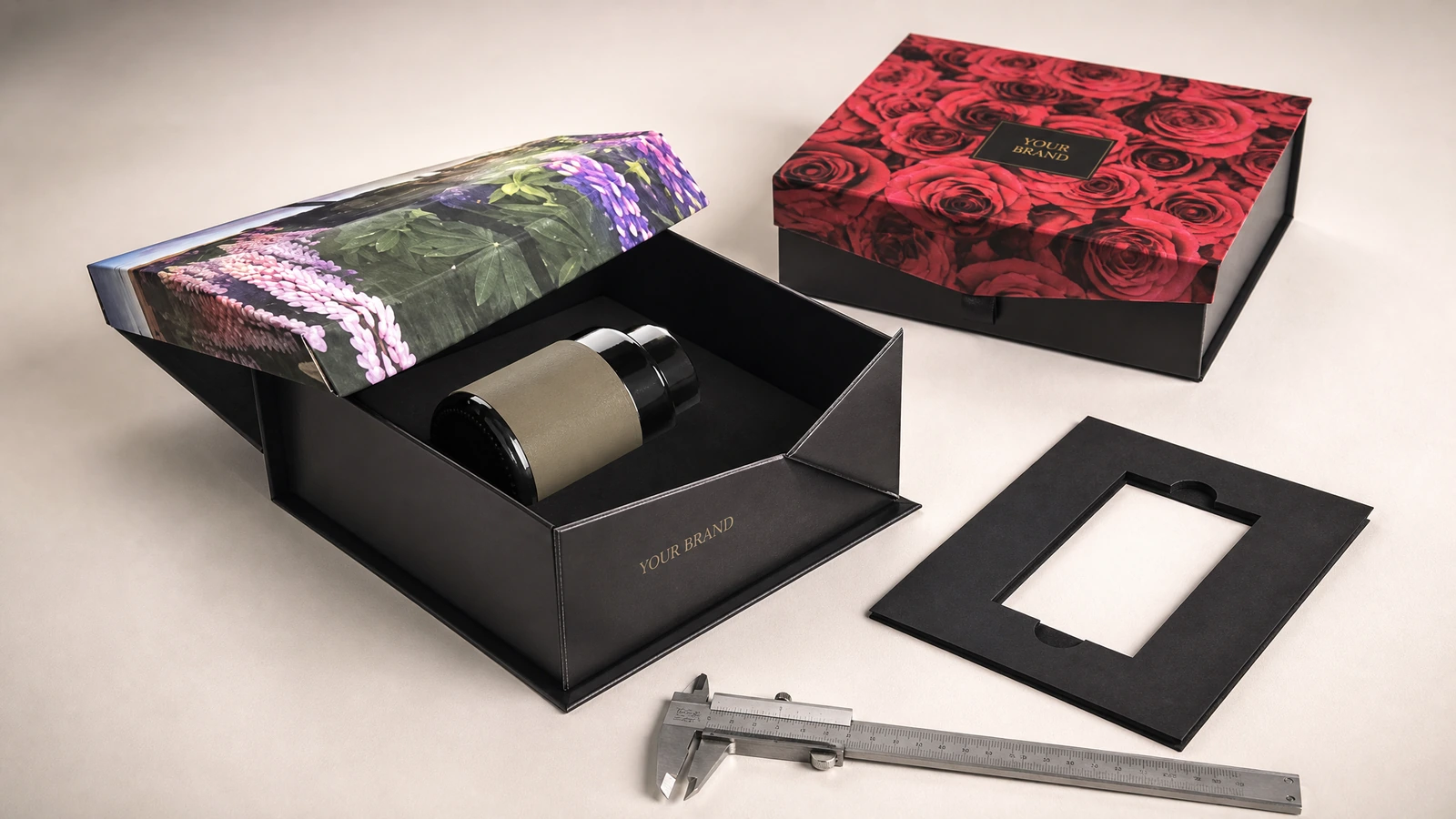 Cajas de regalo ilustrativas tipo cajón con estampado floral, incluida una bandeja abierta con un inserto para botella