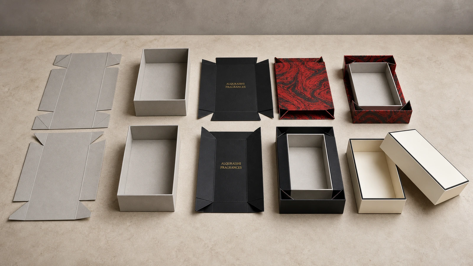 Inspección ilustrativa de esquinas, ajuste de tapa y acabado impreso de una caja rígida frente a una muestra de referencia