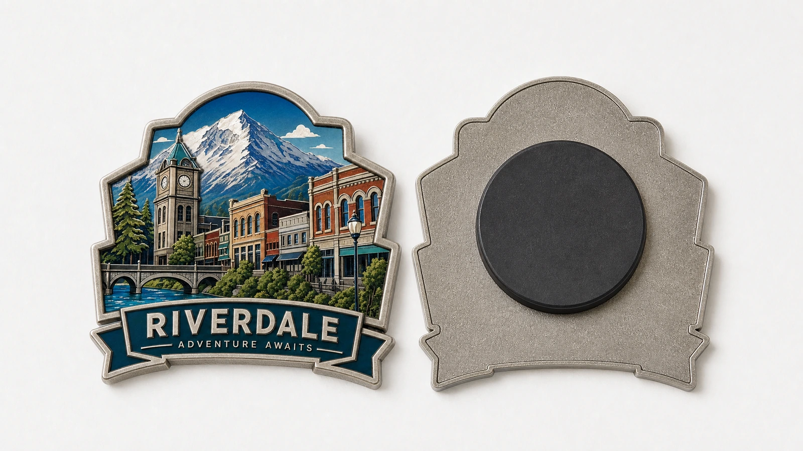 Imagen ilustrativa del frontal de un imán de Riverdale junto a un reverso de color metálico con un imán redondo negro