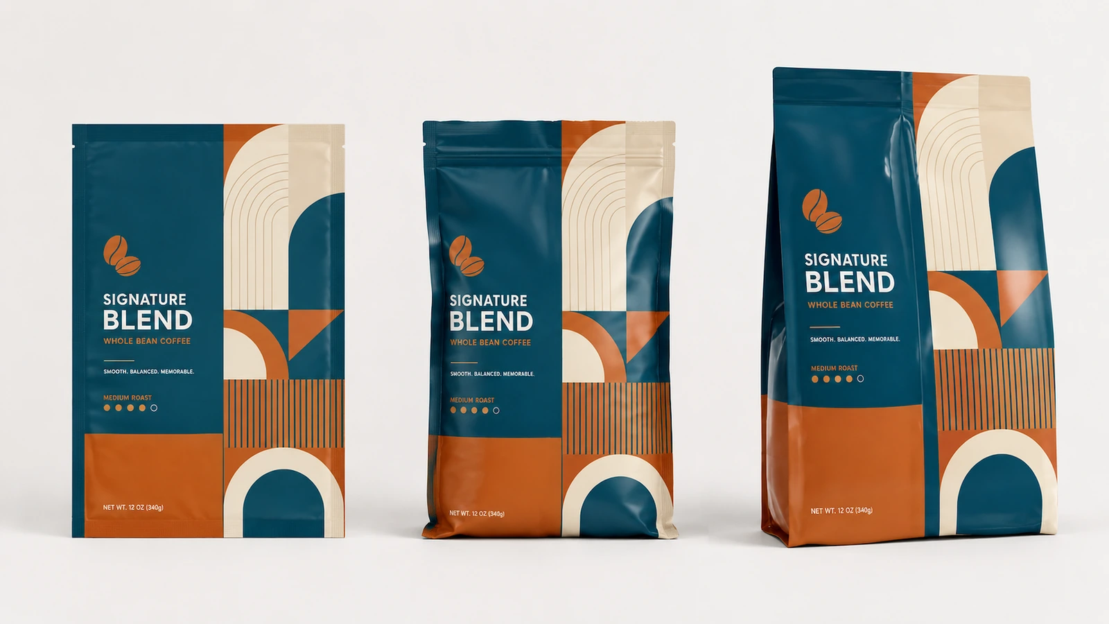 Comparación de perfiles de bolsas de café Tres perfiles de muestras de envases de café con gráficos geométricos a juego