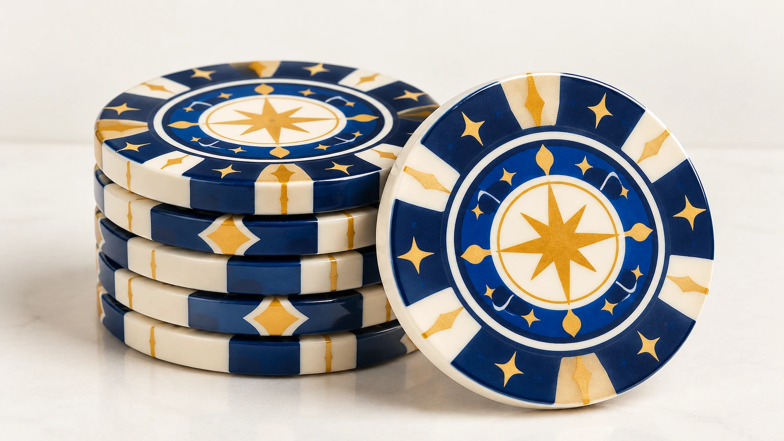 Pila de discos con diseño de estrella junto a un disco decorado en posición vertical