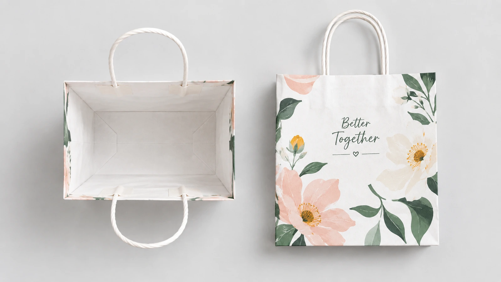 Vistas abierta y vertical de una bolsa blanca con motivos florales, asas retorcidas y el texto Better Together